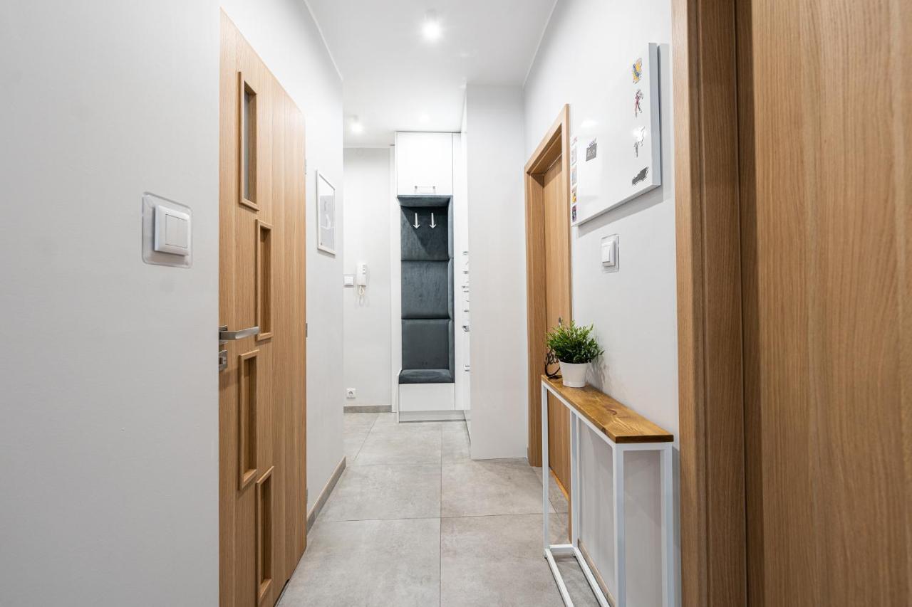 Apartment Bluebird Katowice Near Spodek Mck & City Center Екстер'єр фото
