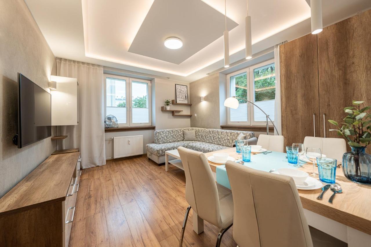 Apartment Bluebird Katowice Near Spodek Mck & City Center Екстер'єр фото
